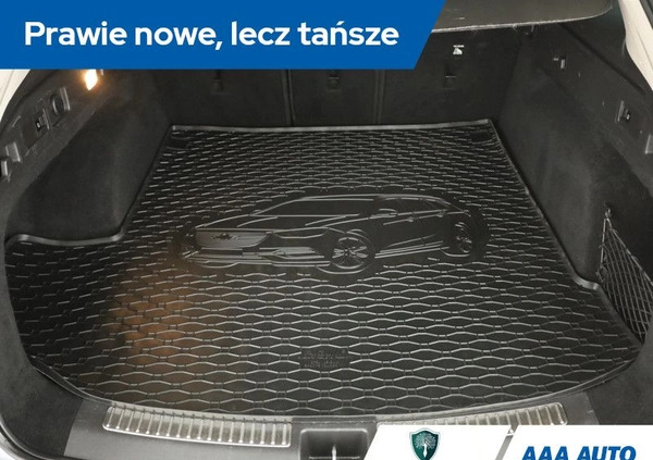 Opel Insignia cena 60000 przebieg: 177141, rok produkcji 2018 z Sianów małe 277
